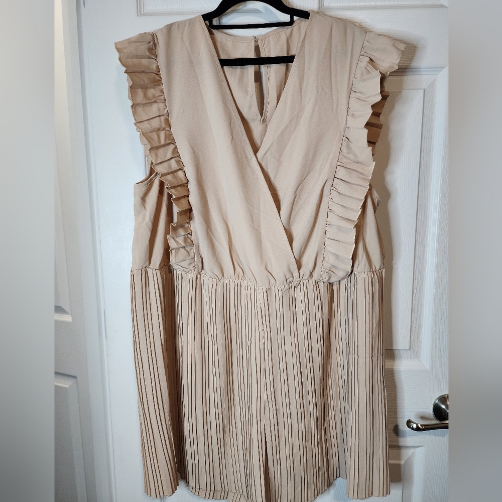 SHEIN CURVE+‎ NWT 26 6X Beige V-neck Romper